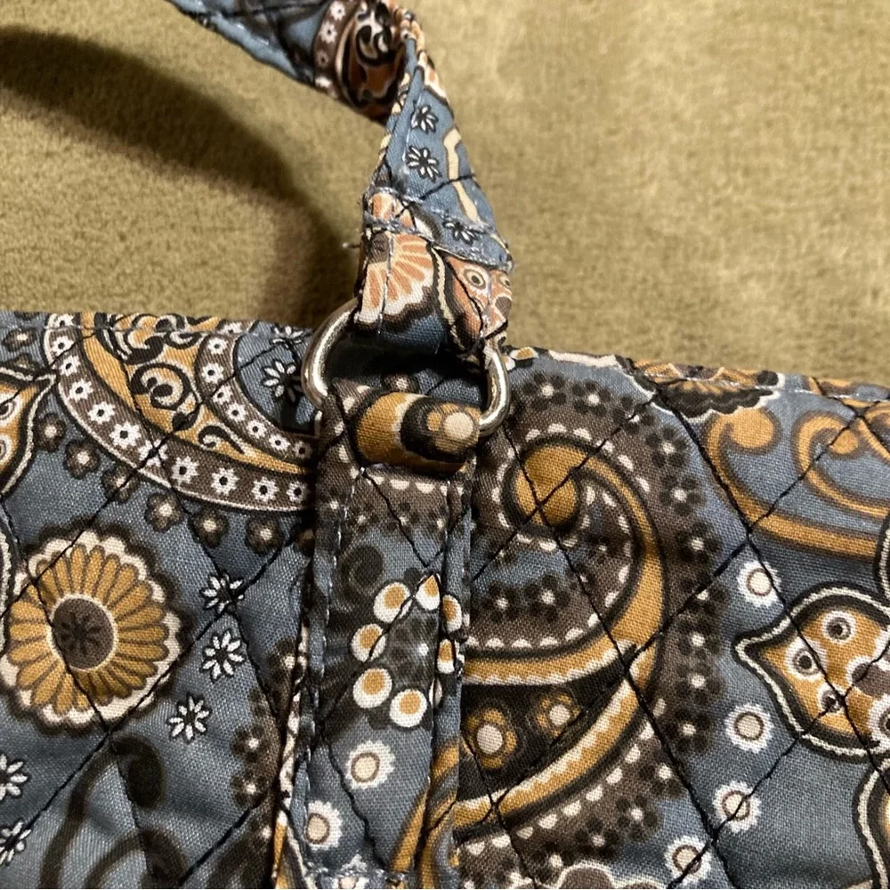 NWT Stone Mountain Paisley Shoulder Tote Bag Purse & Wristlet Gray